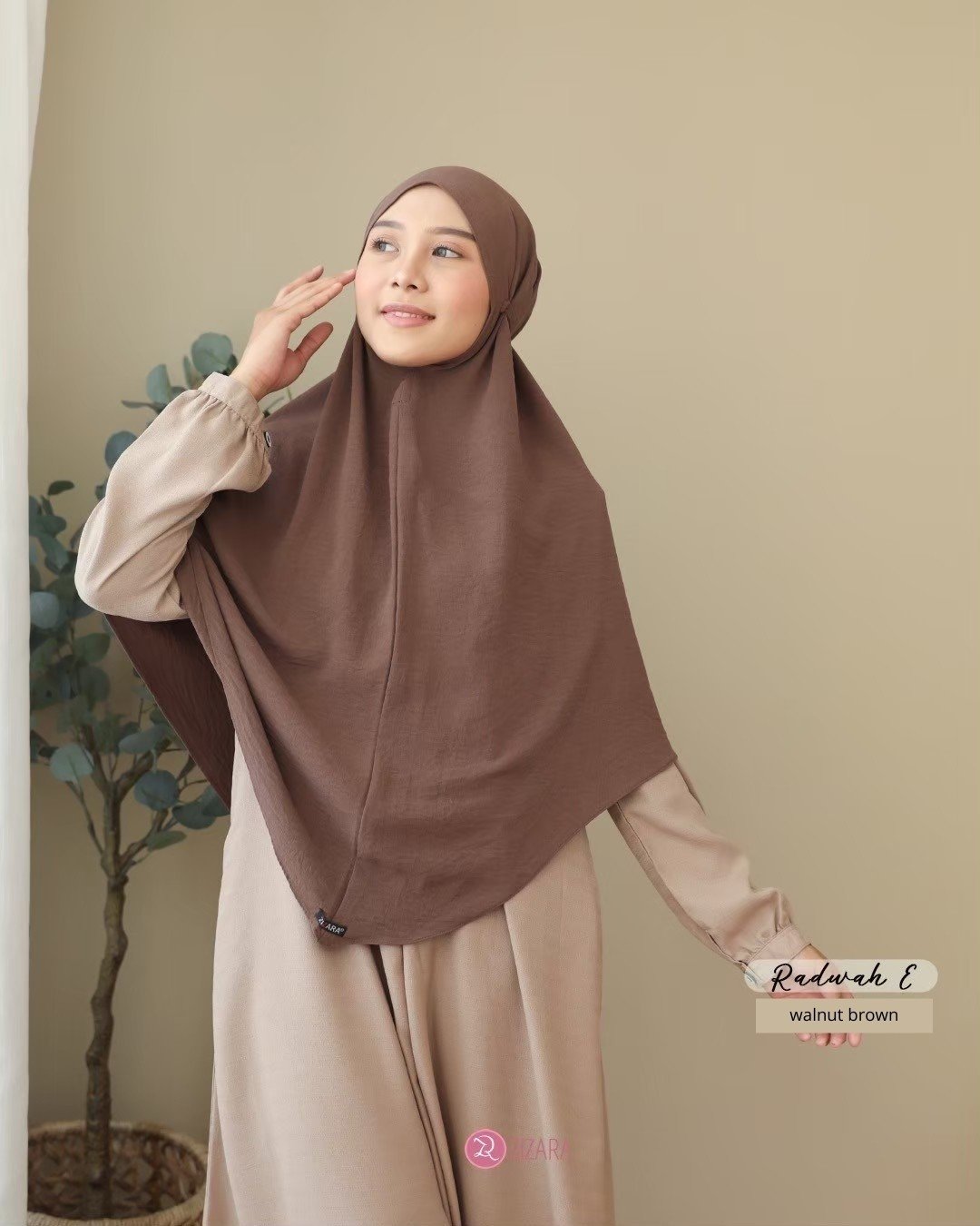 LINE_ALBUM_Rona,Rinjani,Rawnie,Rajwa,Ruzha,Rukmi,Runi,Radwah_240423_1